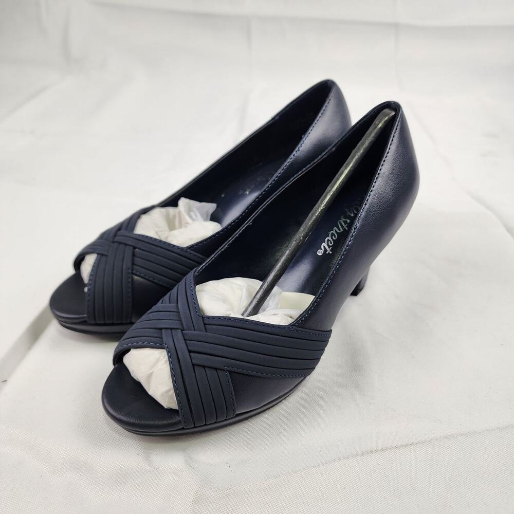 Easy Street Lavish Womens Peep Toe Pumps Navy Blue 6W Wide NIB